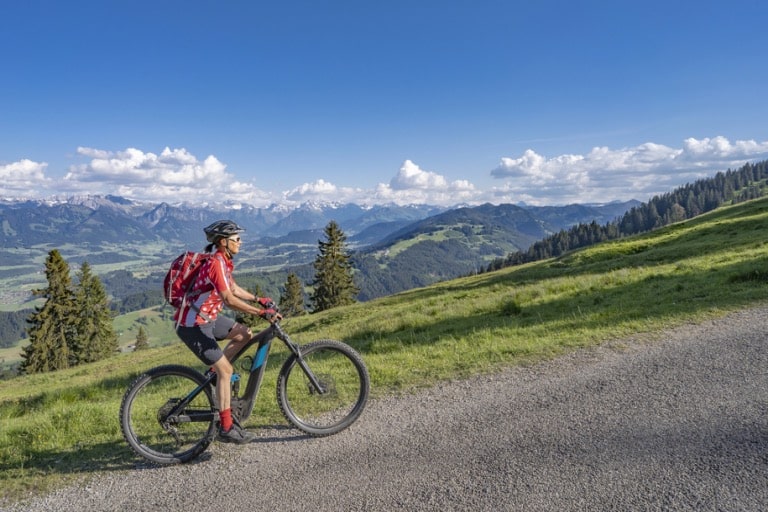 why-750-watt-electric-bikes-are-perfect-for-hills-and-heavy-loads