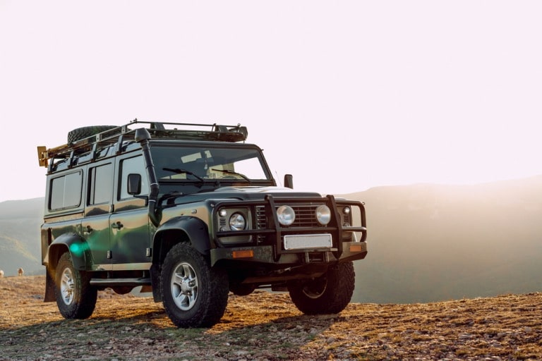 top-4-must-have-accessories-for-jeep-road-trips