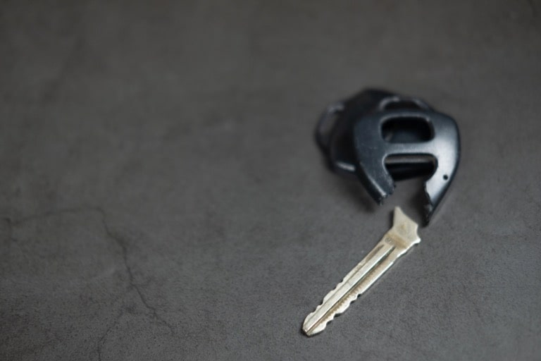 broken-vehicle-key-solutions